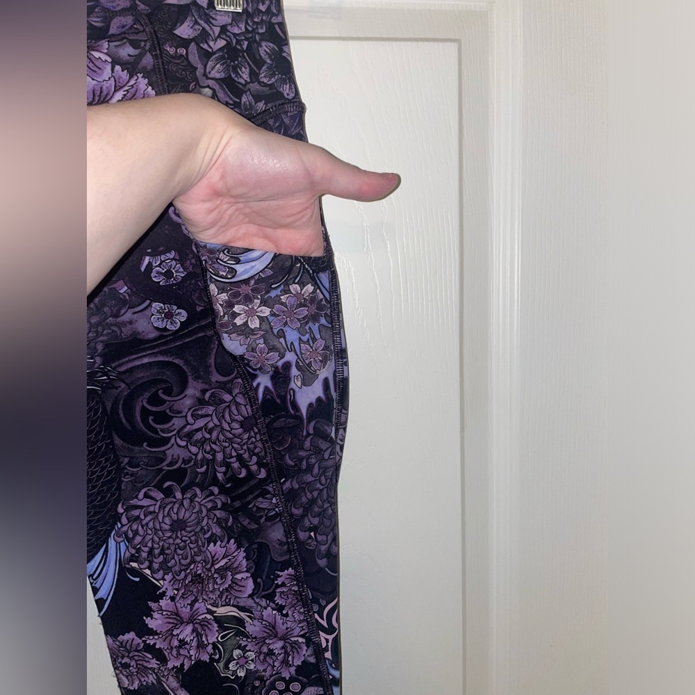 lululemon athletica Purple and Black Patterned Leggings - Picture 7 of 9